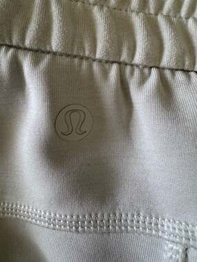 Lululemon Women's Softstreme High-Rise Short 4" in Raw Linen Size 8